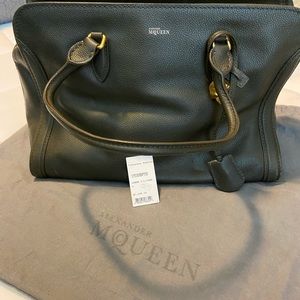 AUTHENTIC Alexander McQueen - Skull Lock Tote